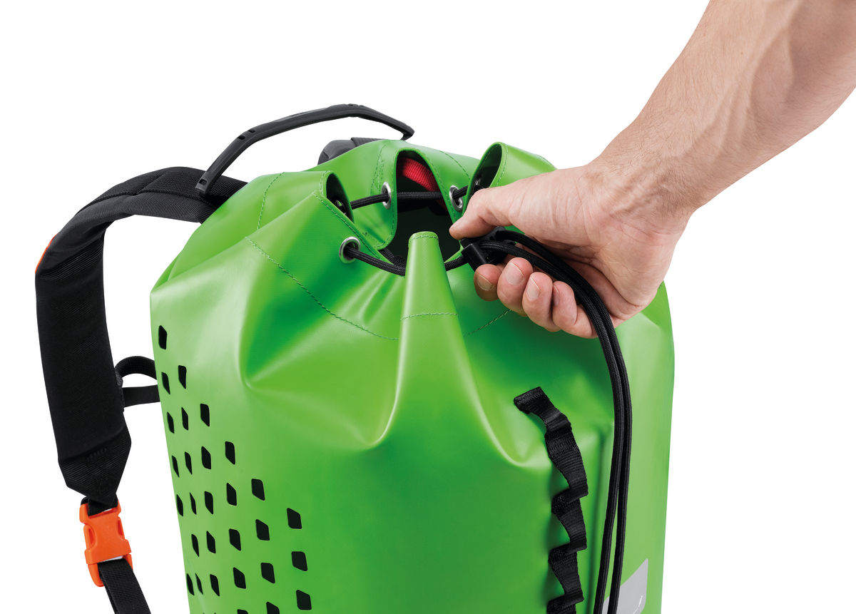 PETZL ALCANADRE CLUB 30 L zelený vak pro kaňoning