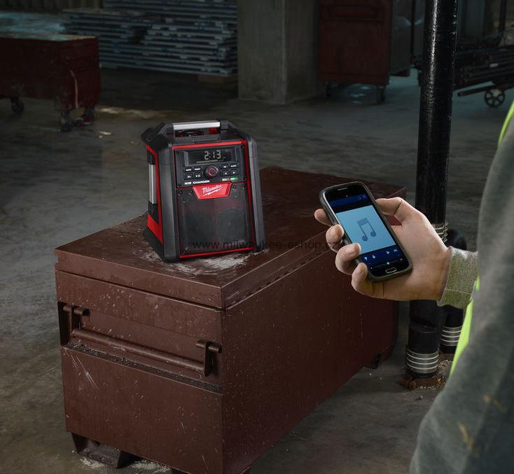 Milwaukee M18 RC-0 dílenské aku rádio/nabíječka (bez aku) - 4933446639