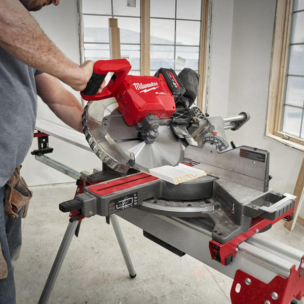 MILWAUKEE M18 FMS305-0 Aku pokosová pila 18V / 305mm (bez aku)