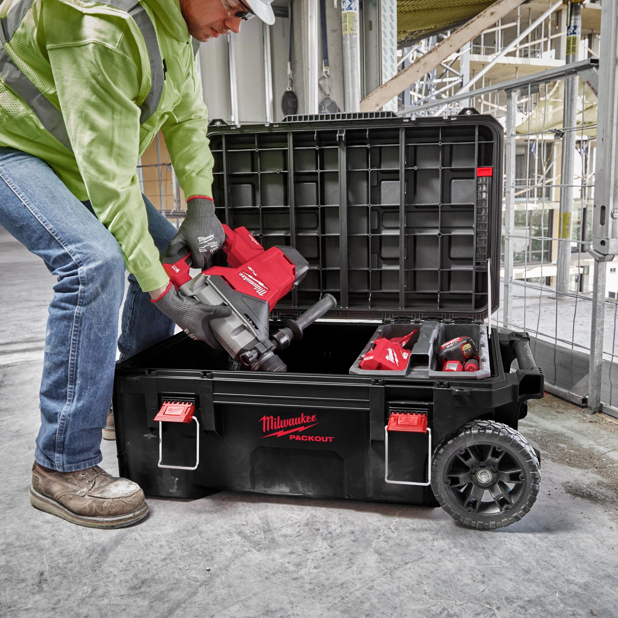MILWAUKEE Pojízdná bedna na nářadí PACKOUT™ - 4932478161