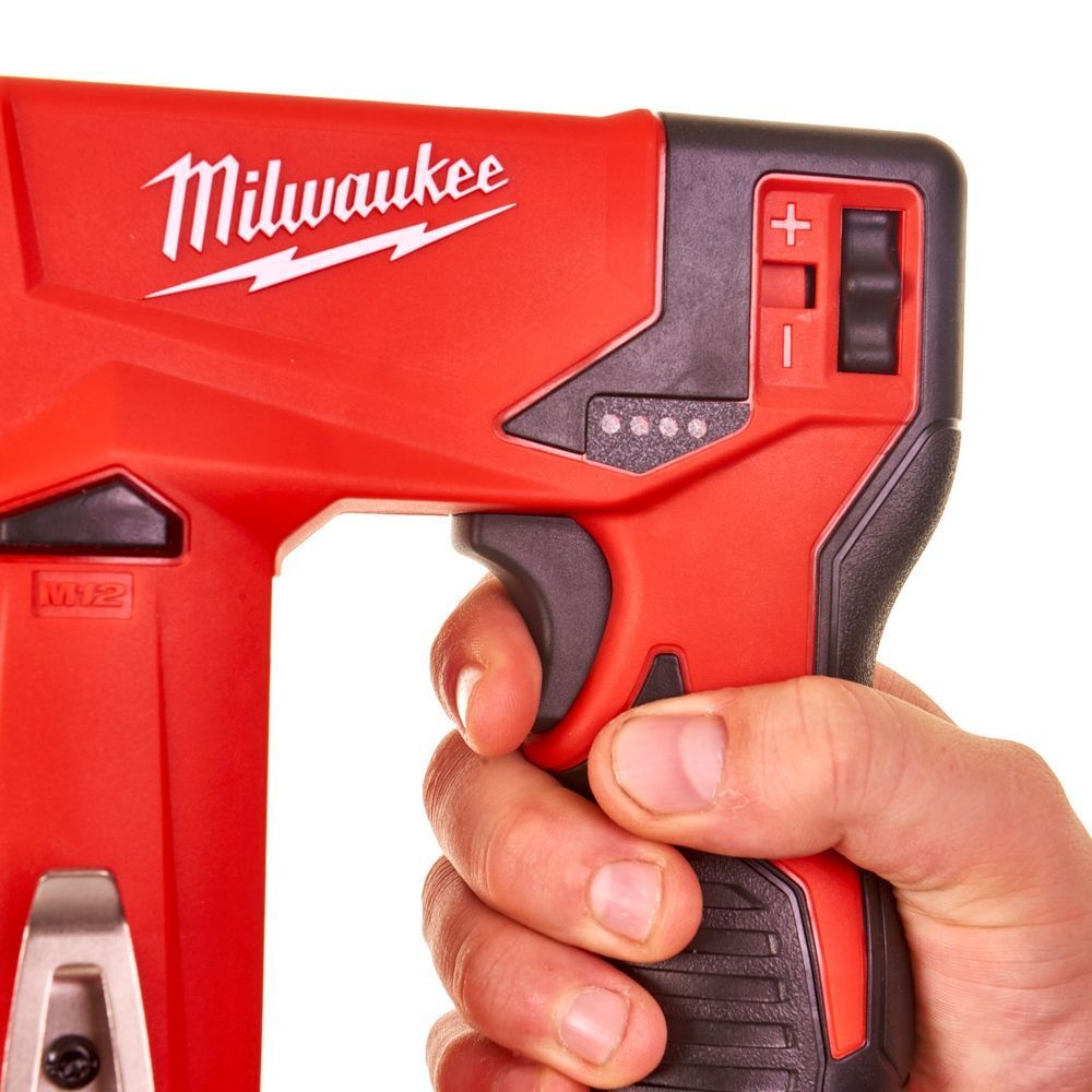 MILWAUKEE M12 BST-0 Aku sponkovačka 12V, pro spony 6-14 mm (bez aku) - 4933459634