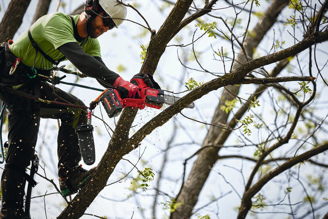 MILWAUKEE M18 FHS20-0 Aku prořezávací řetězová pila 20cm, 18V (bez aku) - 4933480117