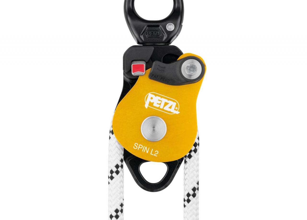 PETZL SPIN L2 dvojitá kladka s otočným závěsem (swivelem)