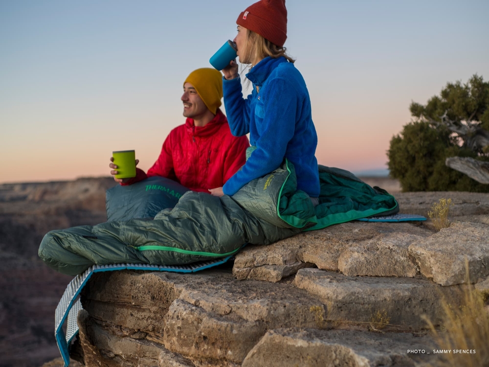 Therm-a-Rest QUESTAR 0°C Balsam Regular péřový spacák šedozelený
