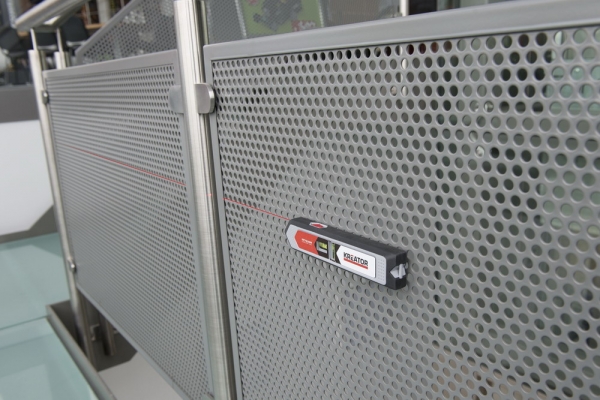 KREATOR KRT706200W Laserová vodováha 165mm