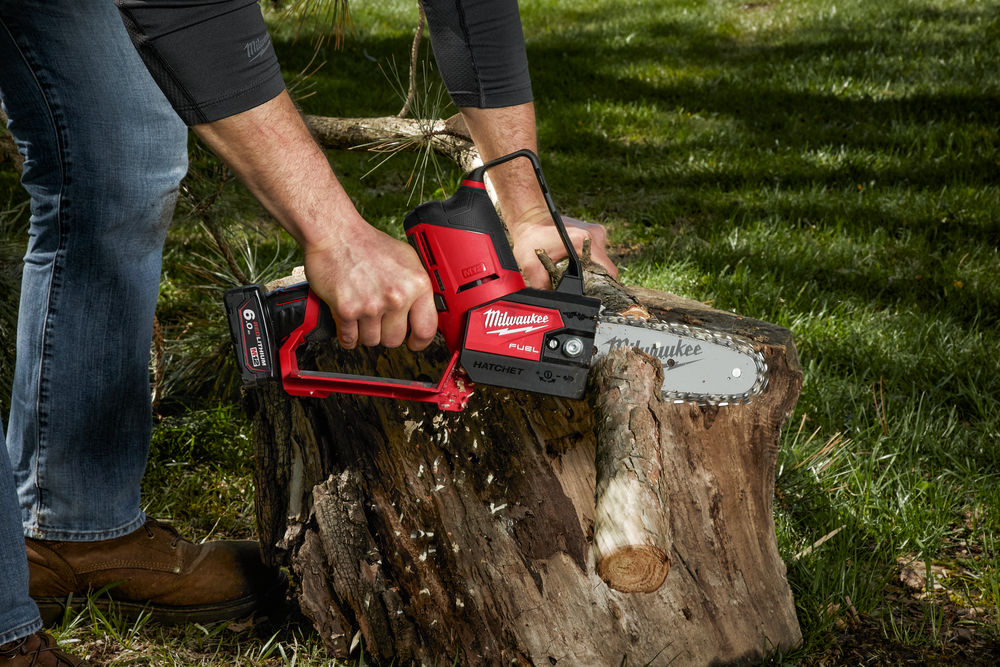 MILWAUKEE M12 FHS-602X mini aku řetězová pila 15cm, 12V / 2x 6,0Ah