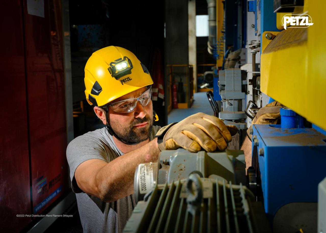 PETZL ARIA 1 čelová svítilna černožlutá