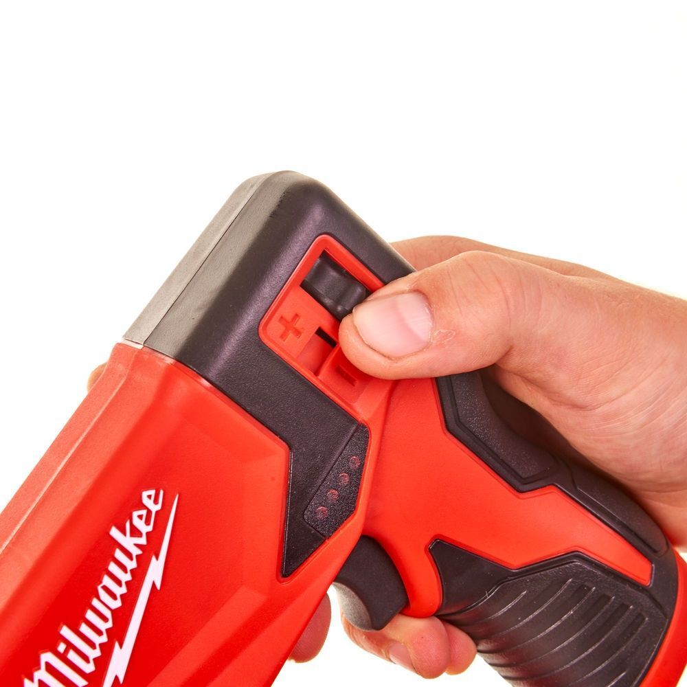 MILWAUKEE M12 BST-0 Aku sponkovačka 12V, pro spony 6-14 mm (bez aku) - 4933459634