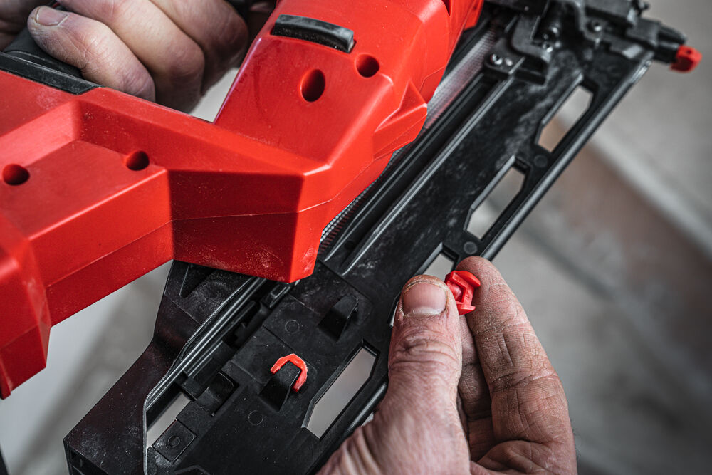 MILWAUKEE M18 FN15GA-0X FUEL Aku dokončovací hřebíkovačka 18V (bez aku) - 4933478091