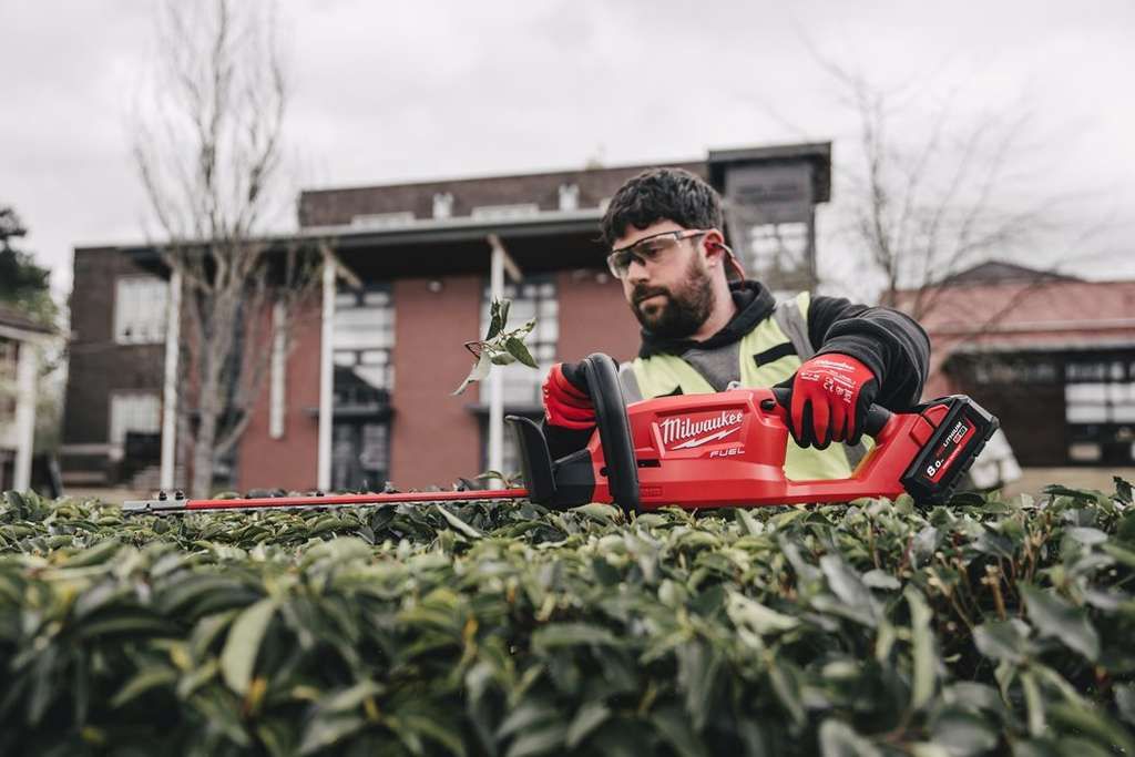 MILWAUKEE M18 FHT45-0 Aku plotostřih 18V, 45cm (bez aku) - 4933479677