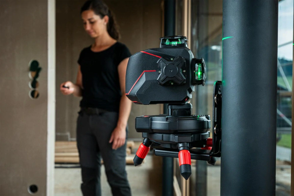 SOLA PLANO 3D green RCB - křížový liniový laser + základna RCB