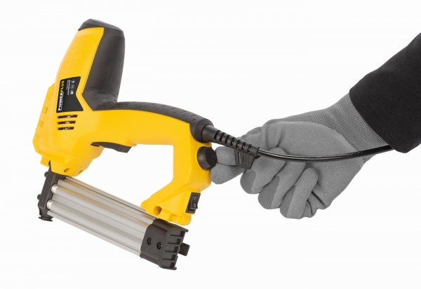 POWERPLUS POWX13800 elektrická sponkovačka a hřebíkovačka 50W