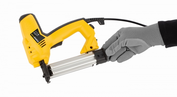 POWERPLUS POWX13800 elektrická sponkovačka a hřebíkovačka 50W