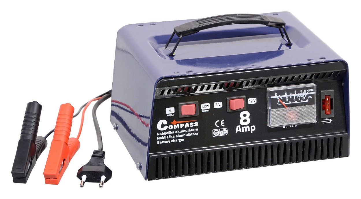 Compass 07148 Nabíječka 8Amp 6/12V TÜV/GS METALLIC